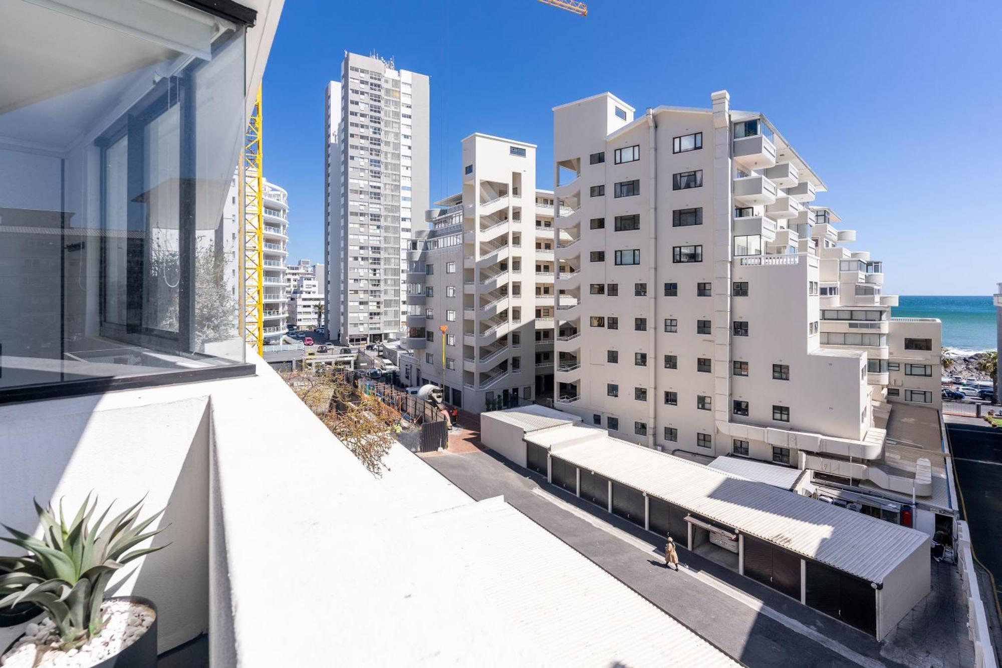 Flamingo 302: Sea Point Aprt With Sea Views Apartment Cape Town