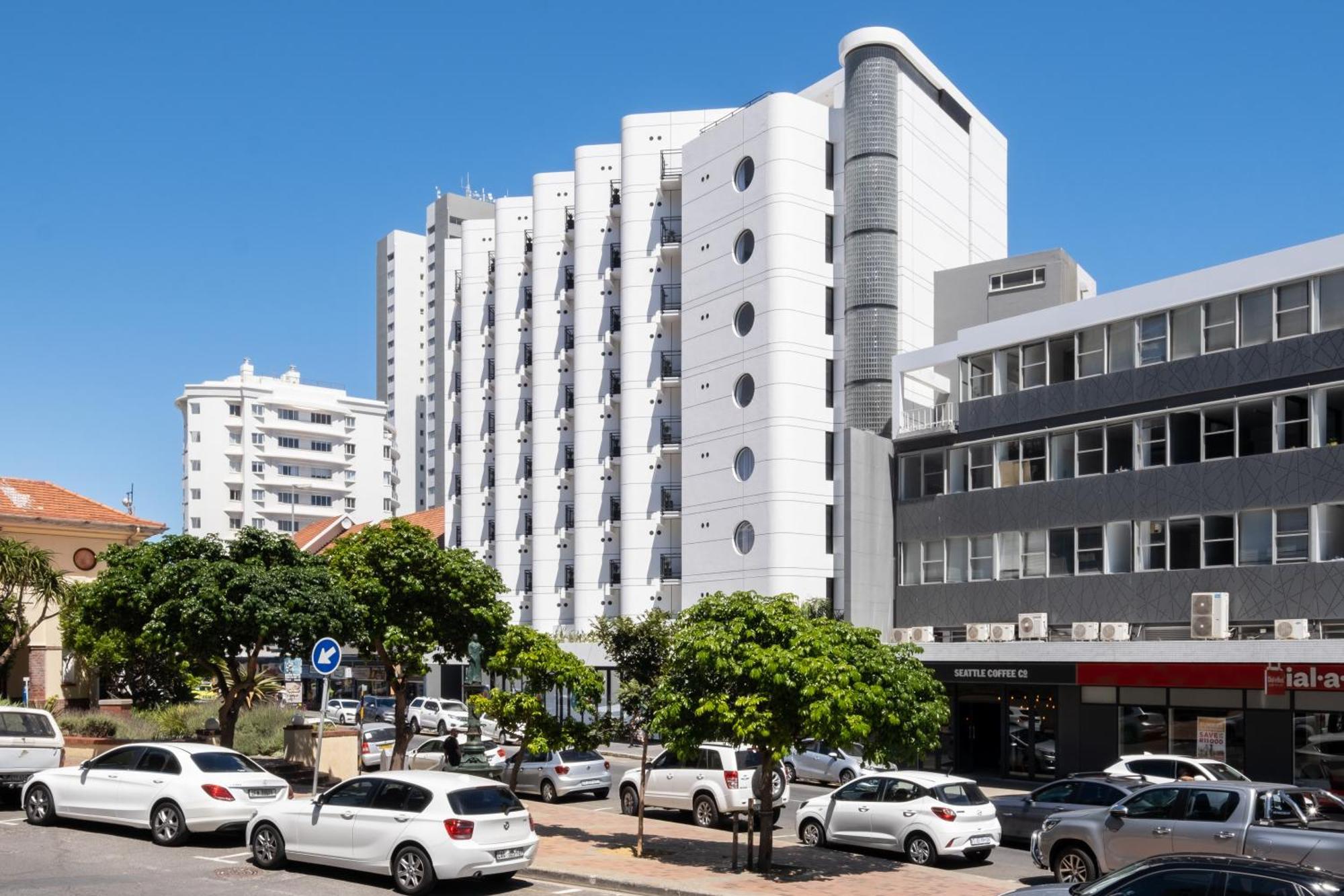 Flamingo 302: Sea Point Aprt With Sea Views *