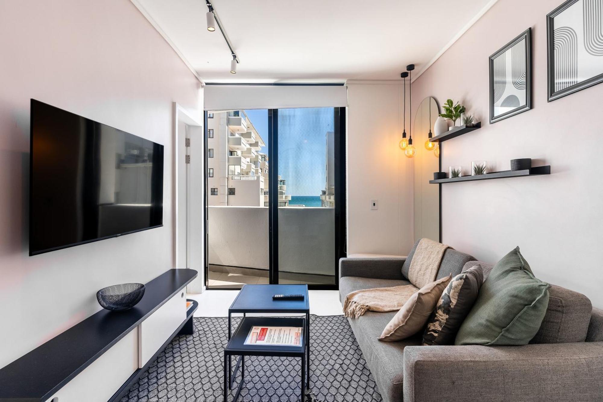 Flamingo 302: Sea Point Aprt With Sea Views Apartment Cape Town