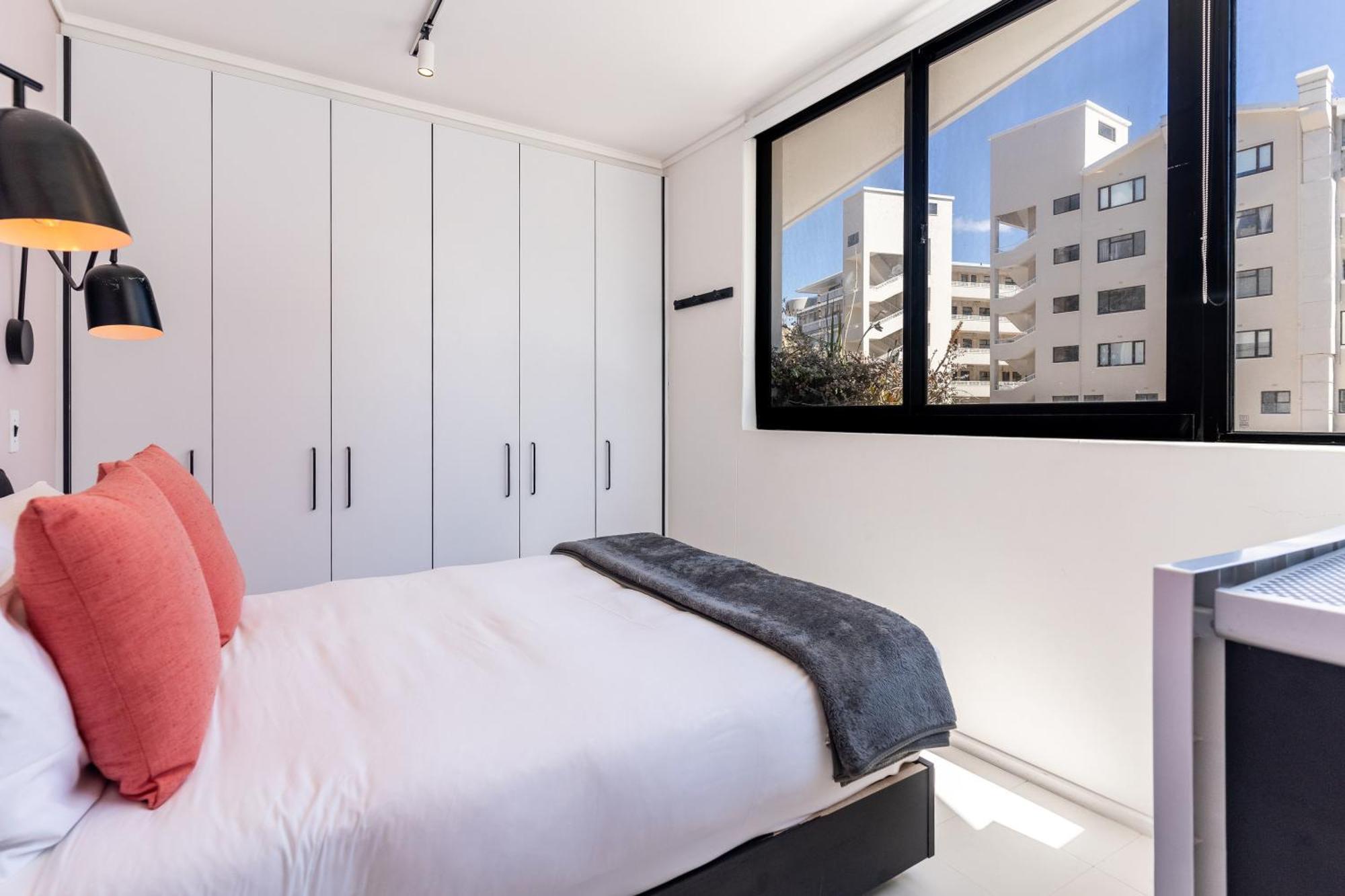 Flamingo 302: Sea Point Aprt With Sea Views * Cape Town