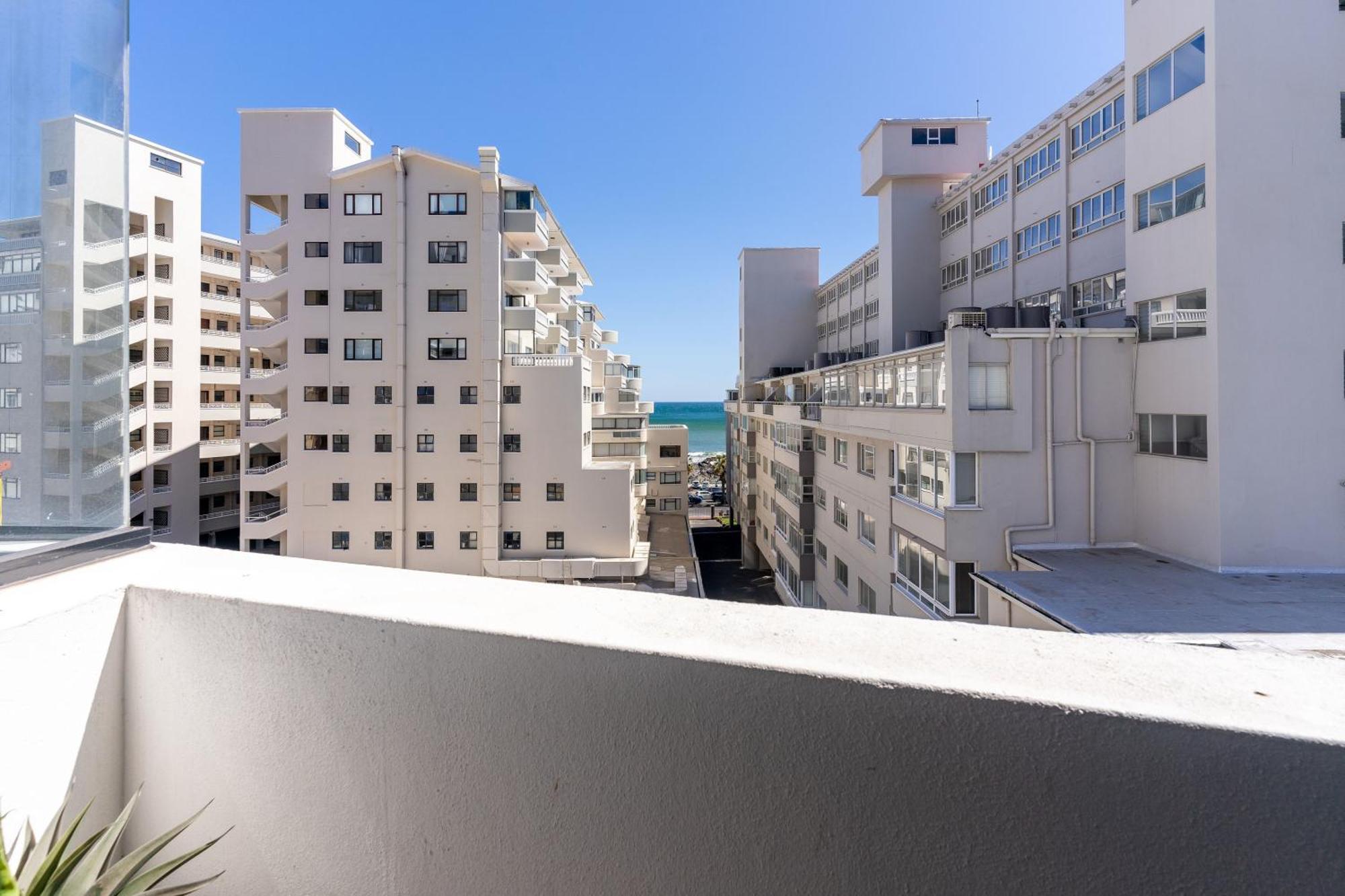 Flamingo 302: Sea Point Aprt With Sea Views Cape Town