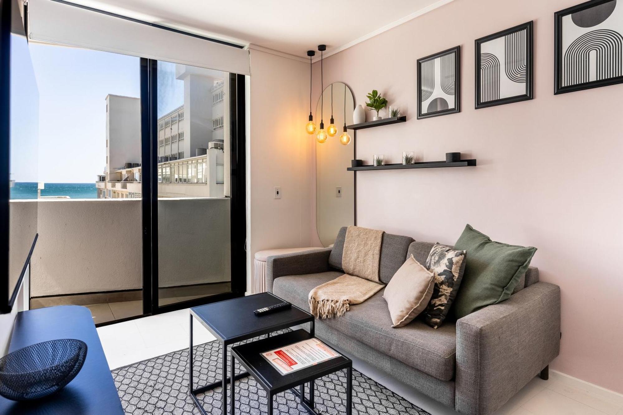 Flamingo 302: Sea Point Aprt With Sea Views Apartment *